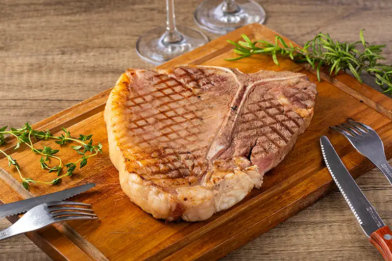 Tボーンステーキ